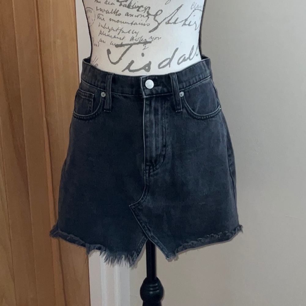 Madewell Black Denim Mini Skirt w/ Frayed Hem. Size 26.